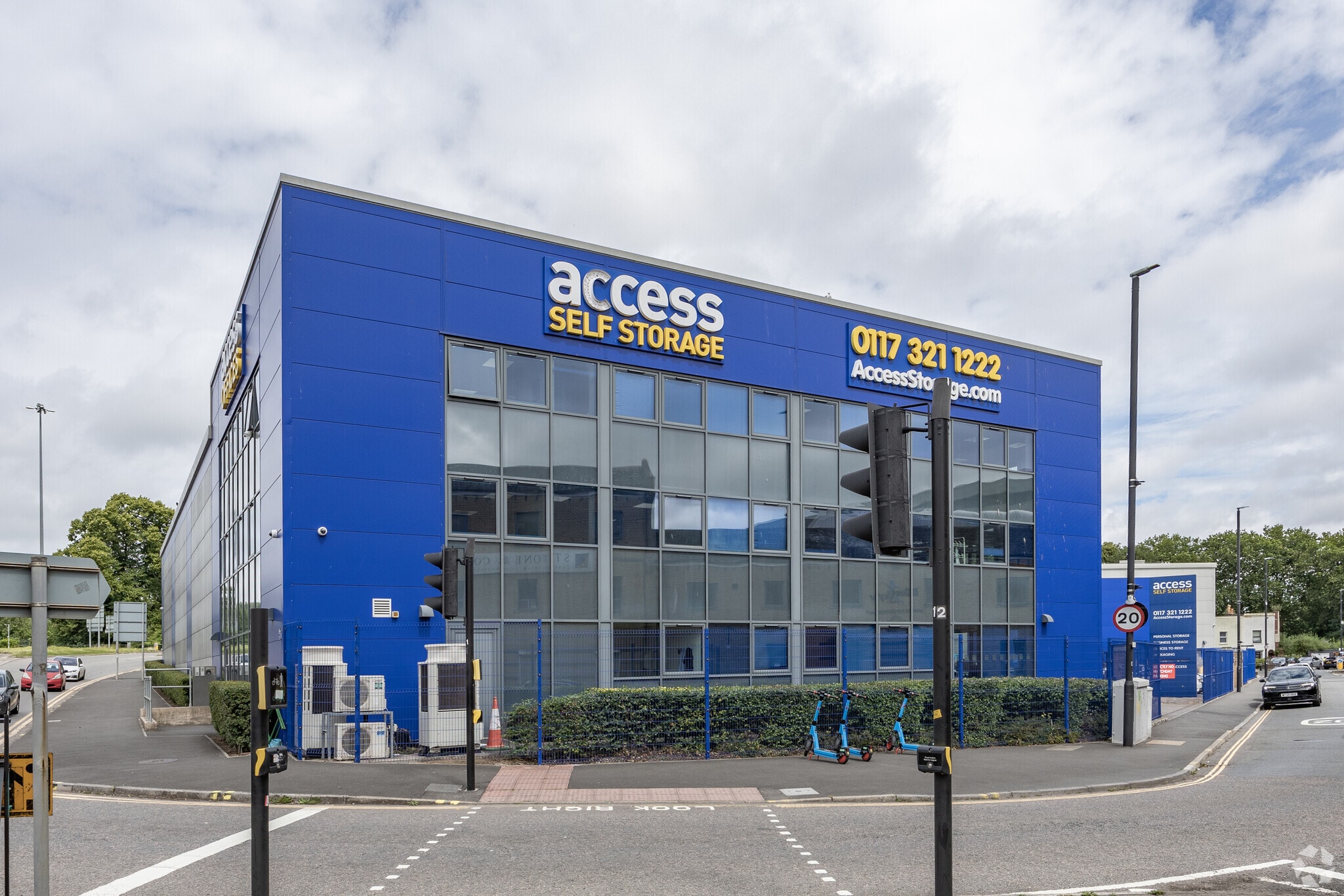 Winterstoke Rd, Bristol to rent Primary Photo- Image 1 of 8