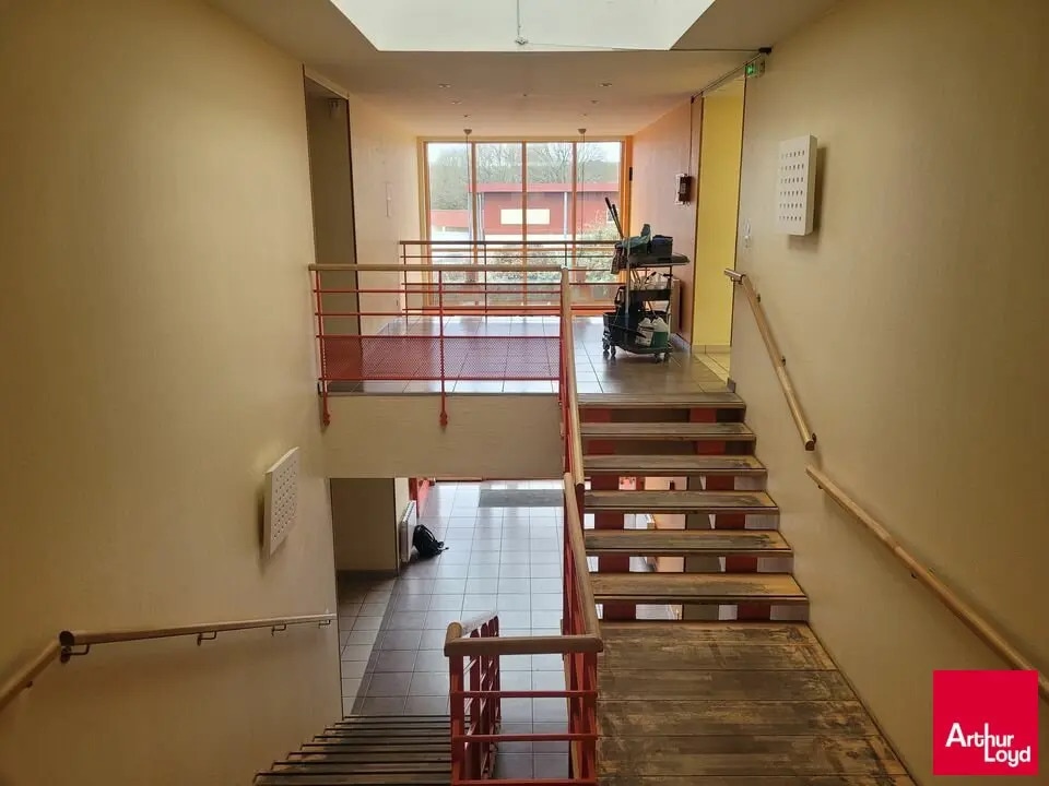 Vente Bureaux 966 m² - Photo 1