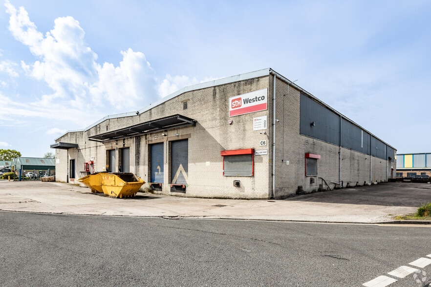 Walter Leigh Way, Leigh to rent - Building Photo - Image 2 of 4