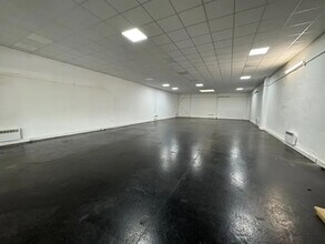 Light Industrial in Saint-Ouen-l'Aumône to rent Interior Photo- Image 1 of 8