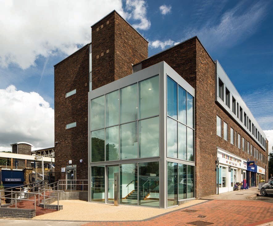 Station Appr, West Byfleet to rent Building Photo- Image 1 of 8