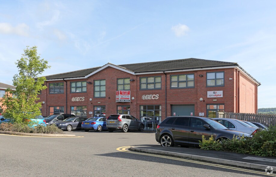 Beresford Way, Chesterfield to rent - Building Photo - Image 2 of 7