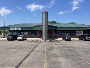 1101-1107 E College Dr, Marshall, MN for rent Building Photo- Image 1 of 5