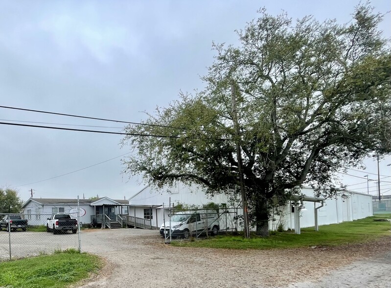 601 Lily St, Corpus Christi, TX for rent - Building Photo - Image 1 of 5