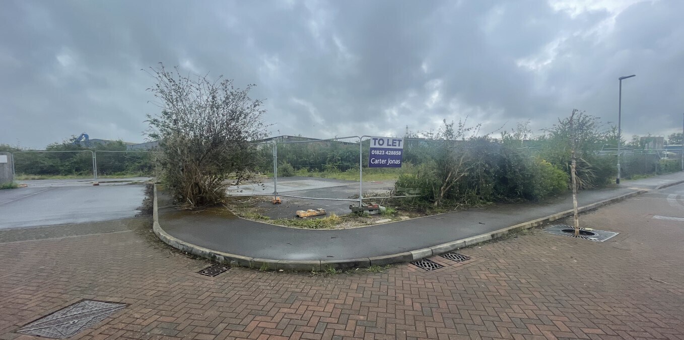 Colley Ln, Bridgwater, TA6 5JL Yard at Appledore Drive UK