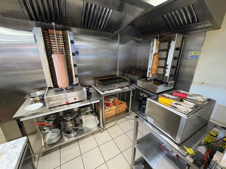 443 Uxbridge Rd, Southall to rent - Building Photo - Image 3 of 6