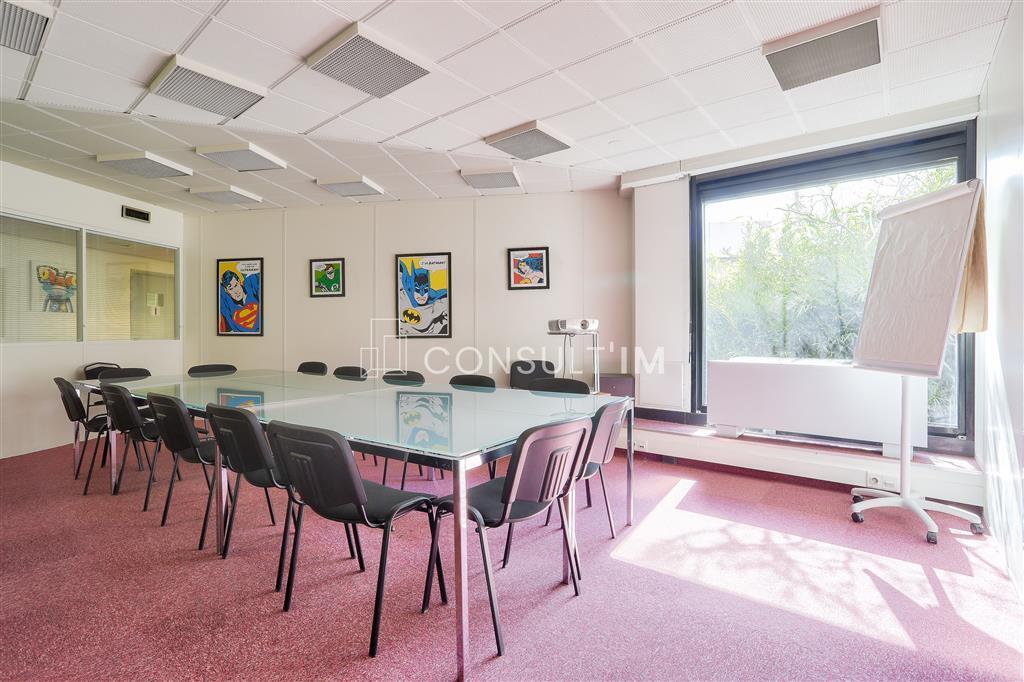 Office in Saint-Cloud for sale Interior Photo- Image 1 of 9