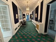 Un hall élégant, parfait pour des moments de convivialité.