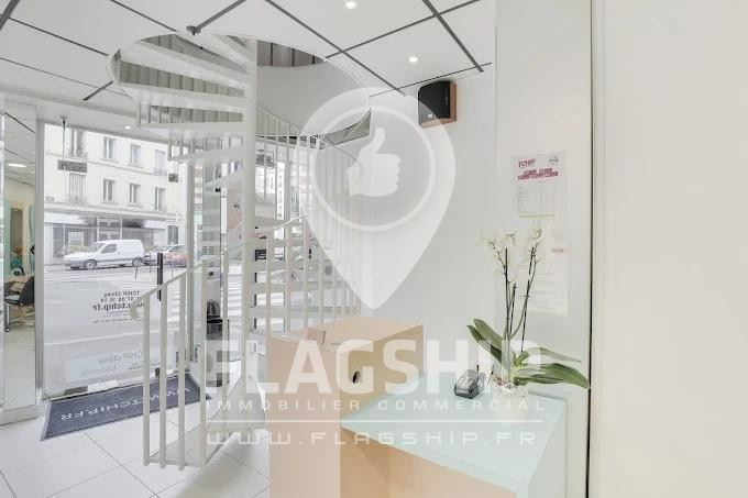 Retail in Clichy to rent - Interior Photo - Image 3 of 3