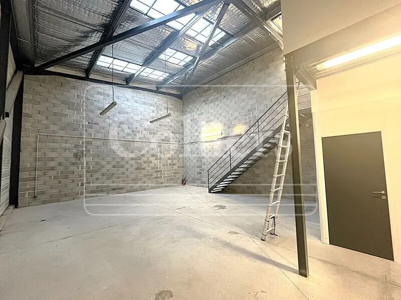 Light Industrial in Gémenos to rent Interior Photo- Image 1 of 6