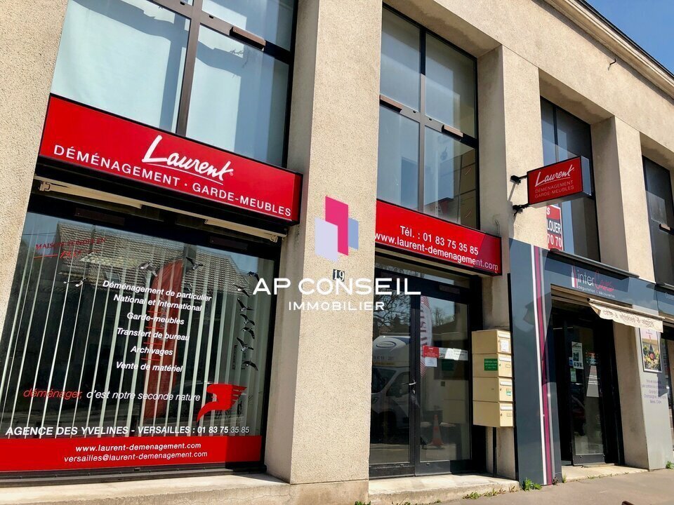 Office in Versailles to rent Building Photo- Image 1 of 21
