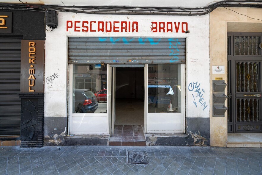 Calle Doctor Pareja Yébenes, 10, Granada, Granada for sale - Building Photo - Image 2 of 19