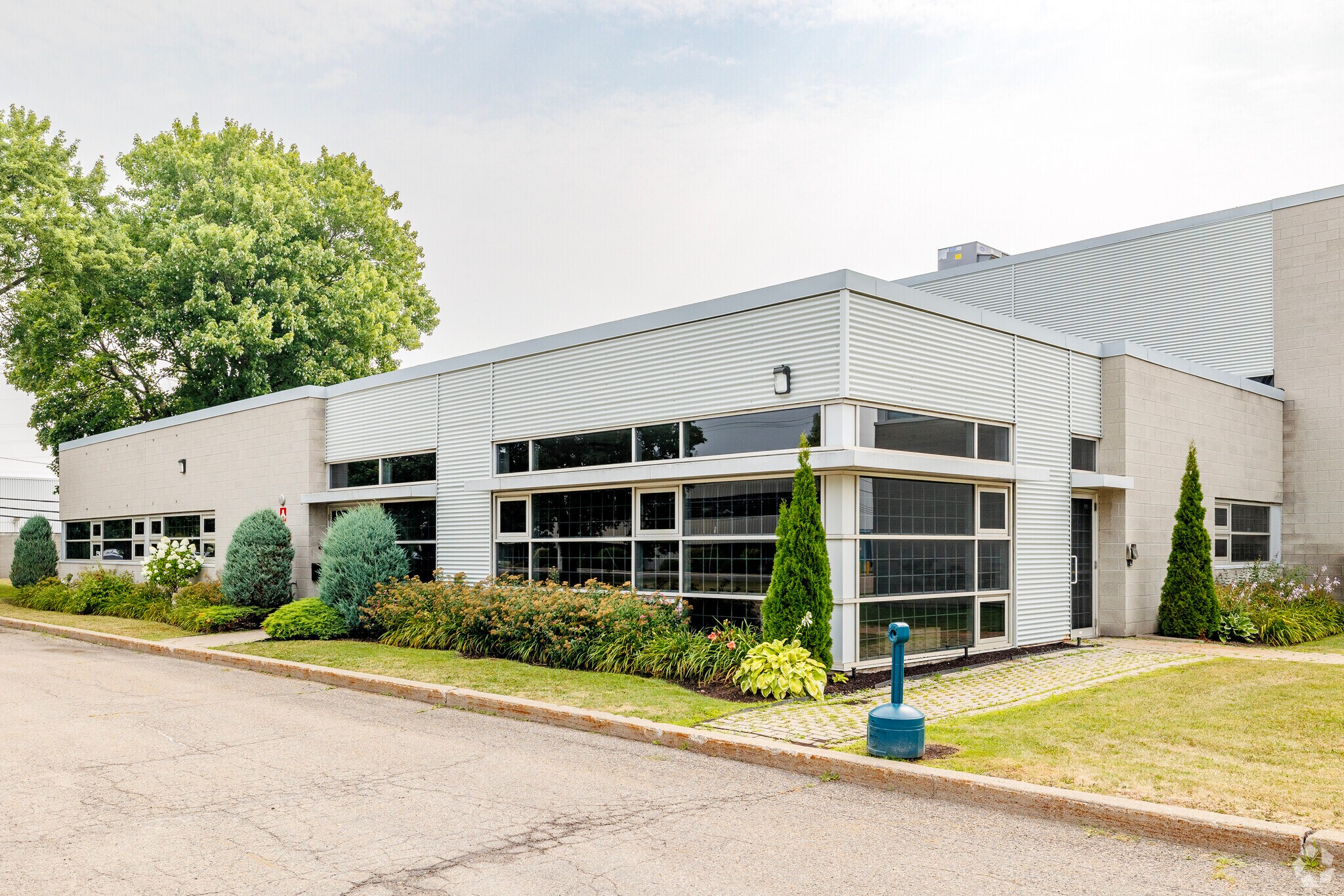 4500 Ch Bois-Franc, Montréal, QC for sale Building Photo- Image 1 of 6