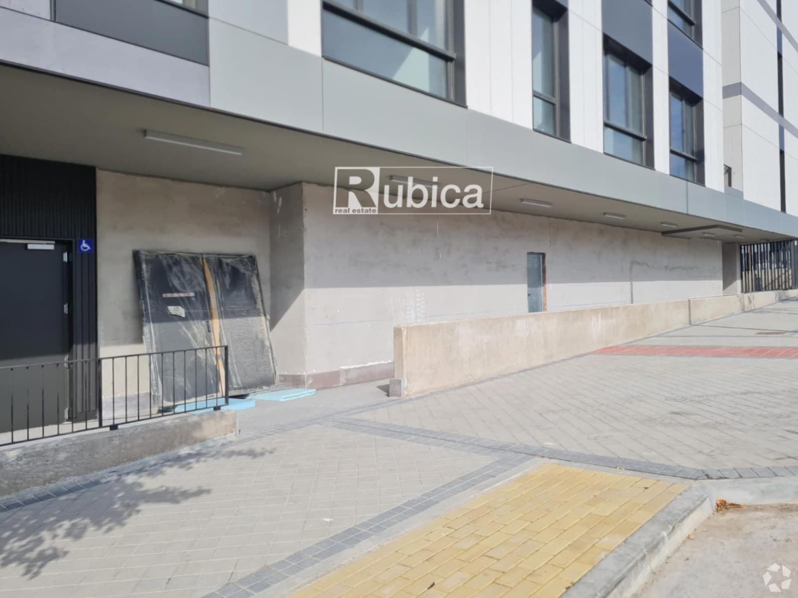 Retail in Madrid, Madrid to rent Interior Photo- Image 1 of 1