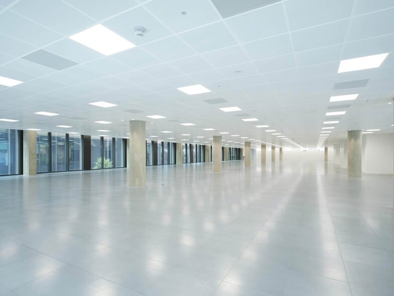 York St, Glasgow to rent - Building Photo - Image 2 of 11