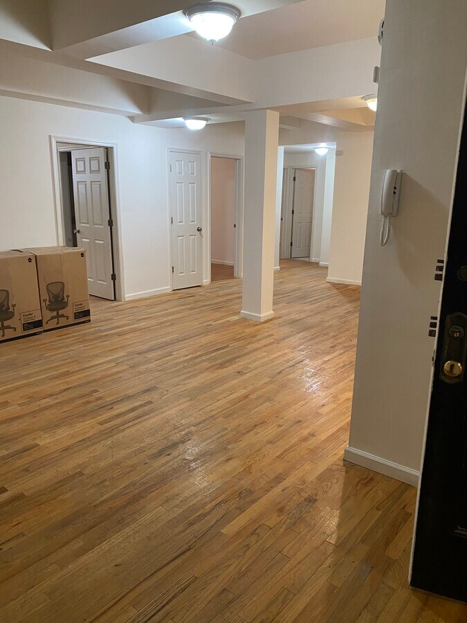 810 Pelham Pky S, Bronx 10462 810 Pelham Parkway South