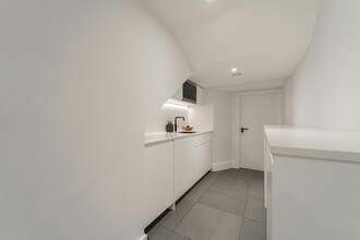 4 Bloomsbury Pl, London to rent Interior Photo- Image 2 of 16