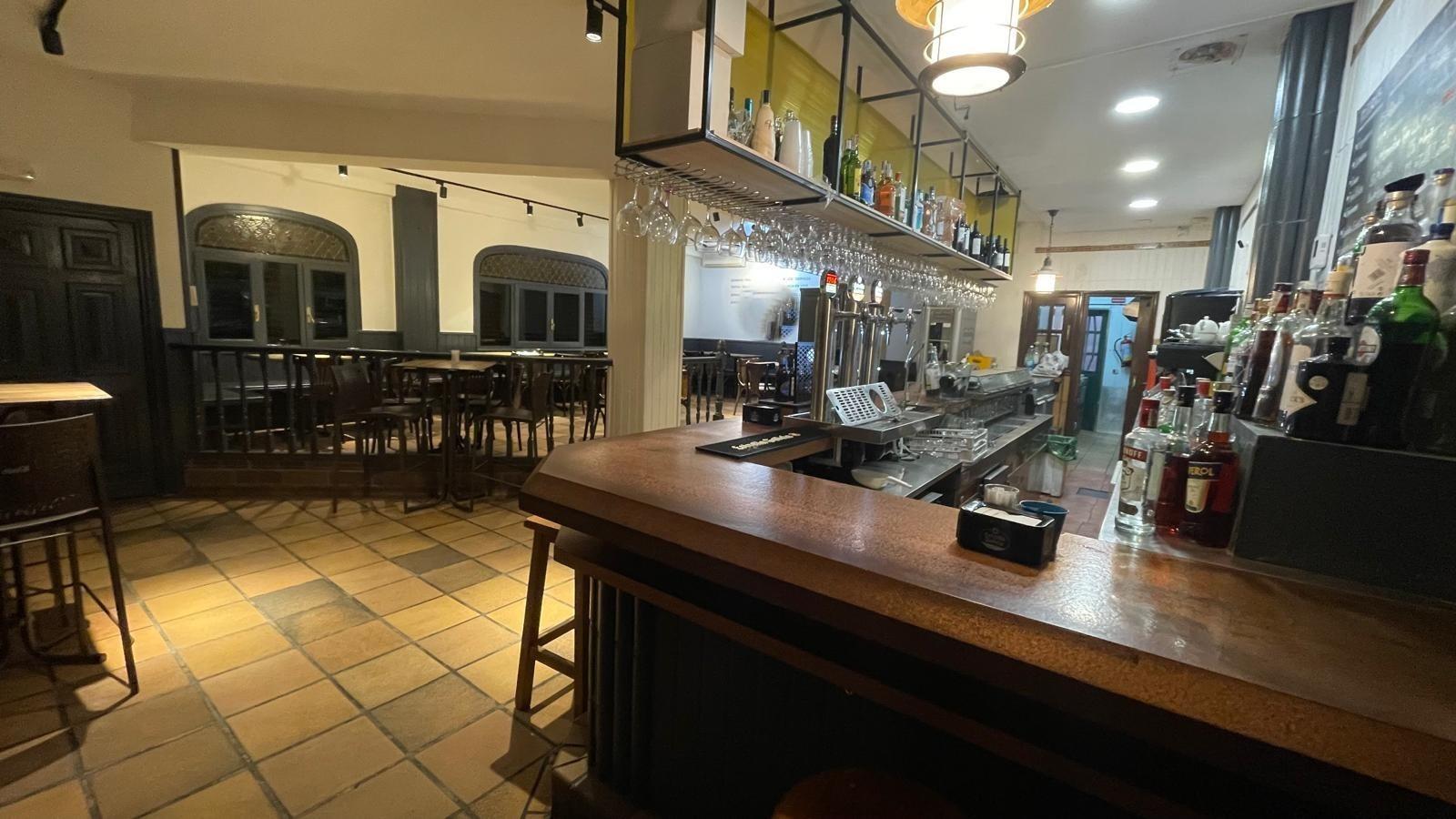 Retail in Alpedrete, Madrid to rent Interior Photo- Image 1 of 16