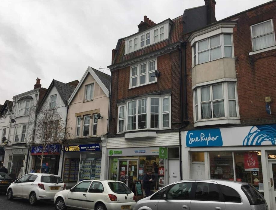 43 Connaught Ave, Frinton On Sea for sale Primary Photo- Image 1 of 1