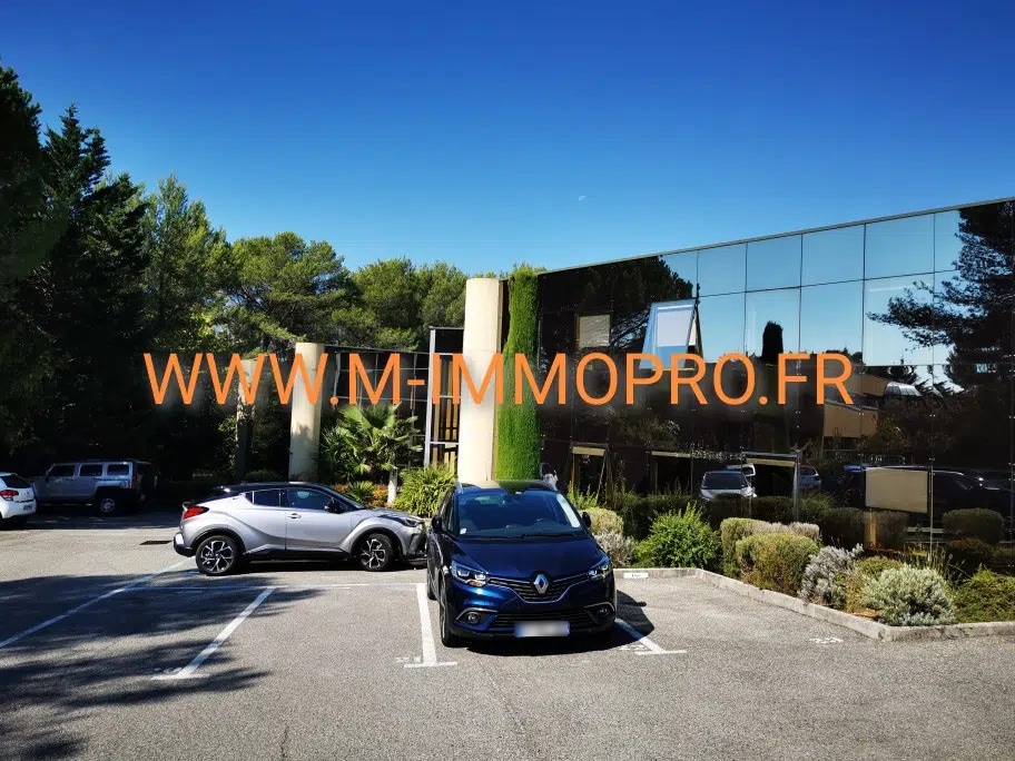 Location Bureaux 259 m² - Photo 1