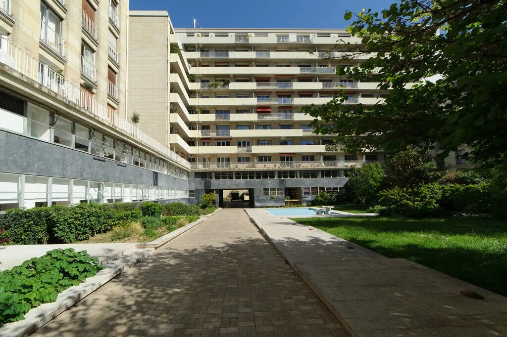 Location Bureaux 241 m² - Photo 1
