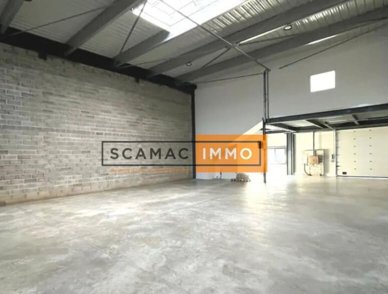 Industrial in Cergy to rent - Building Photo - Image 2 of 5