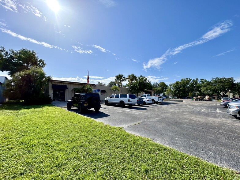 715 E 60th St Ct, Bradenton, FL for rent - Building Photo - Image 3 of 8