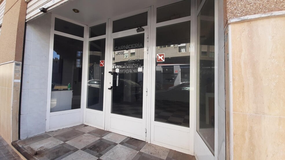 Carrer Manuel Vicente Pastor, 100, Elche, Alicante for sale - Building Photo - Image 2 of 9