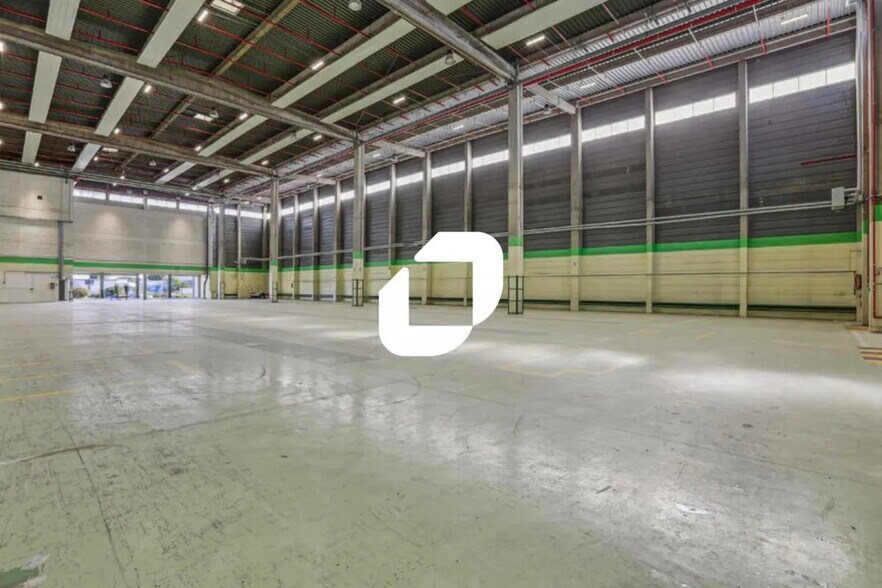 2-10 Rue Des Oliviers, Orly to rent - Building Photo - Image 3 of 15