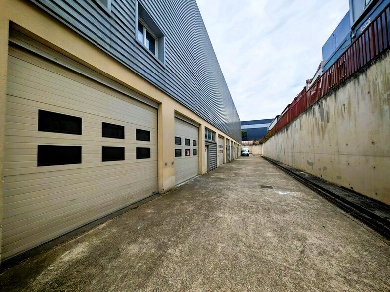 345 Rue Du Tuboeuf, Brie-Comte-Robert to rent - Building Photo - Image 3 of 10
