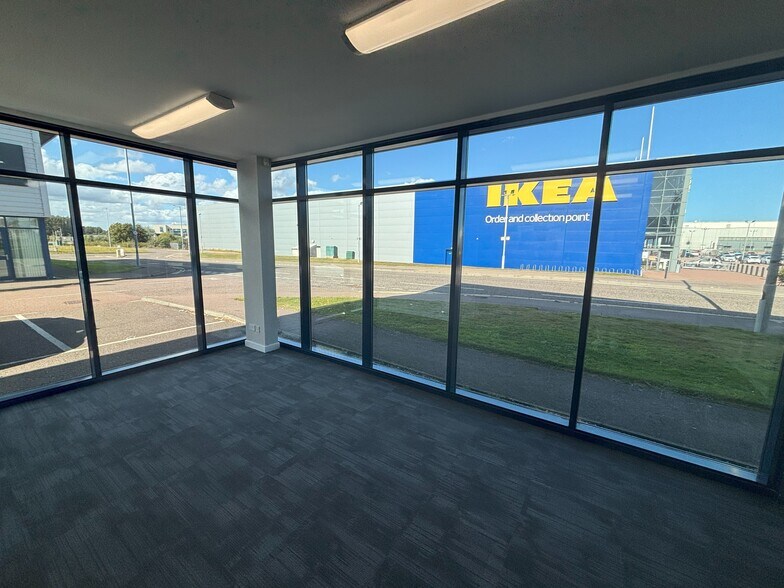 Wellington Cir, Aberdeen for sale - Building Photo - Image 3 of 5