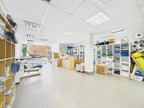 Sheep Ln, London to rent Interior Photo- Image 1 of 22