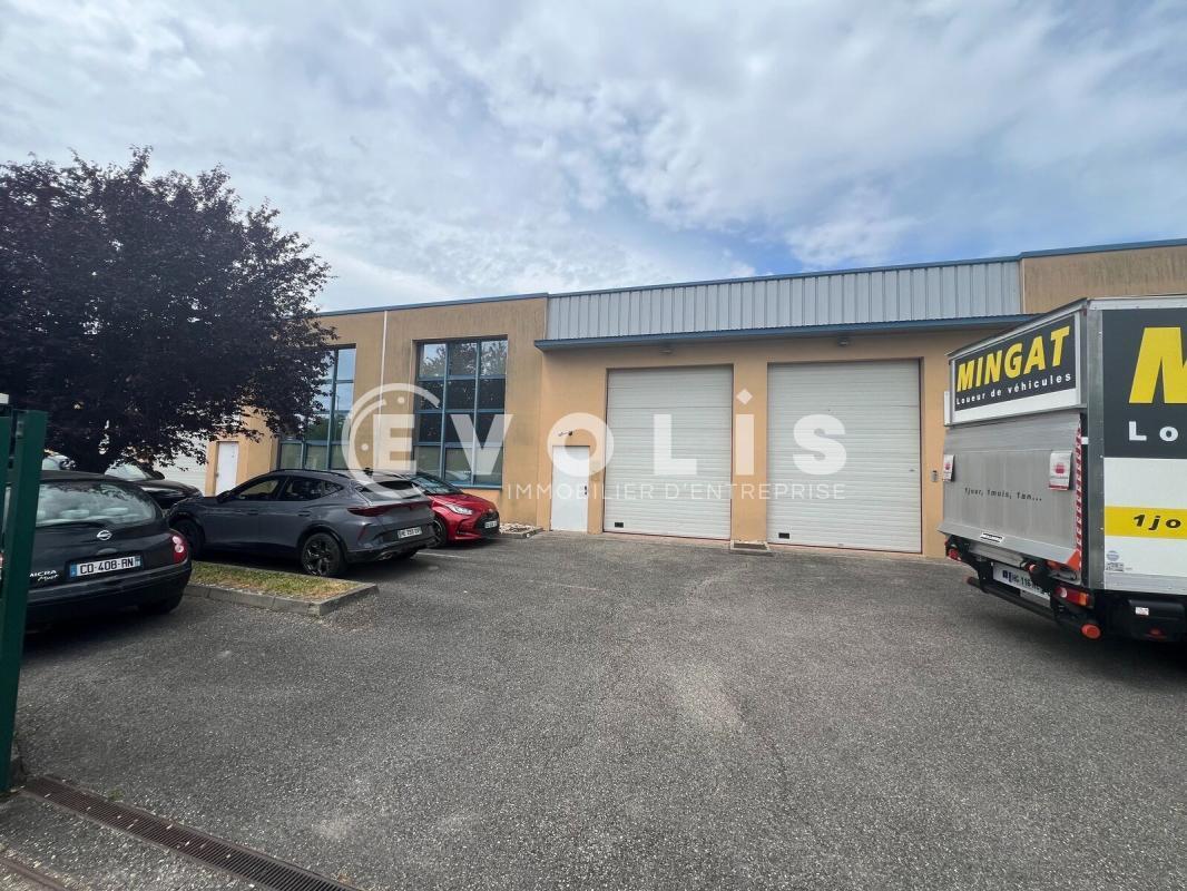 Office in Rillieux-la-Pape to rent Building Photo- Image 1 of 8