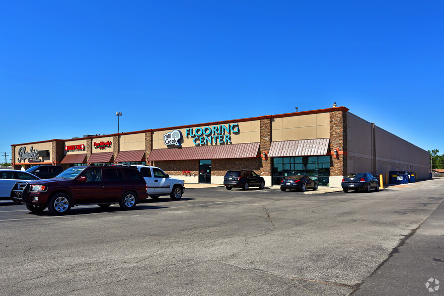 9501 N May Ave, Oklahoma City, OK for rent - Building Photo - Image 1 of 6