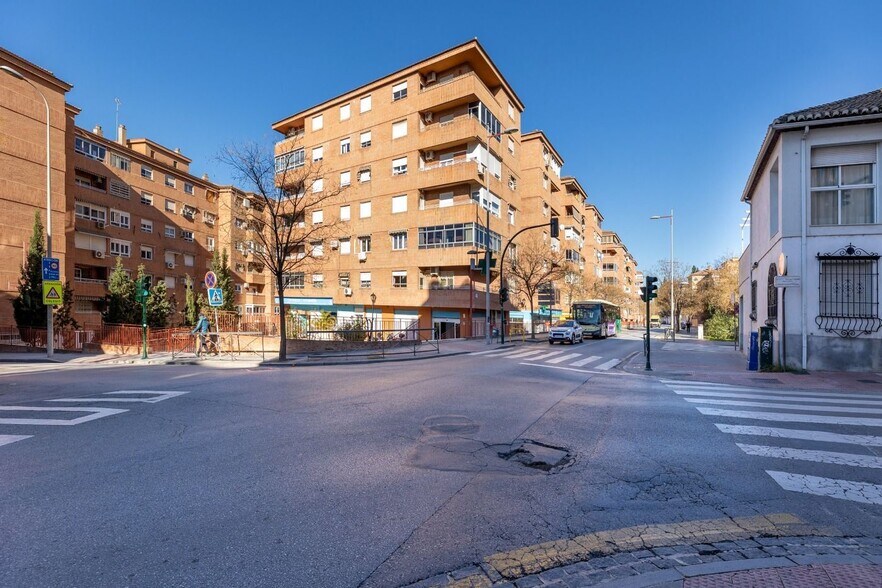 Retail in Granada, Granada to rent - Building Photo - Image 1 of 25