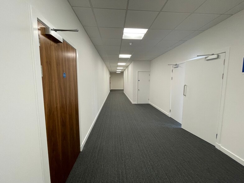 Almondvale Way, Livingston to rent - Building Photo - Image 3 of 4