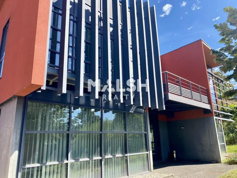 Office in Caluire-et-Cuire to rent Building Photo- Image 1 of 14