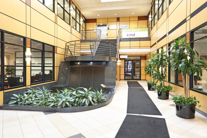 6400 Main St, Williamsville, NY for rent - Lobby - Image 3 of 3