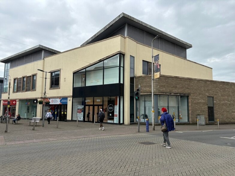 St Catherines Walk, Carmarthen to rent - Building Photo - Image 2 of 2