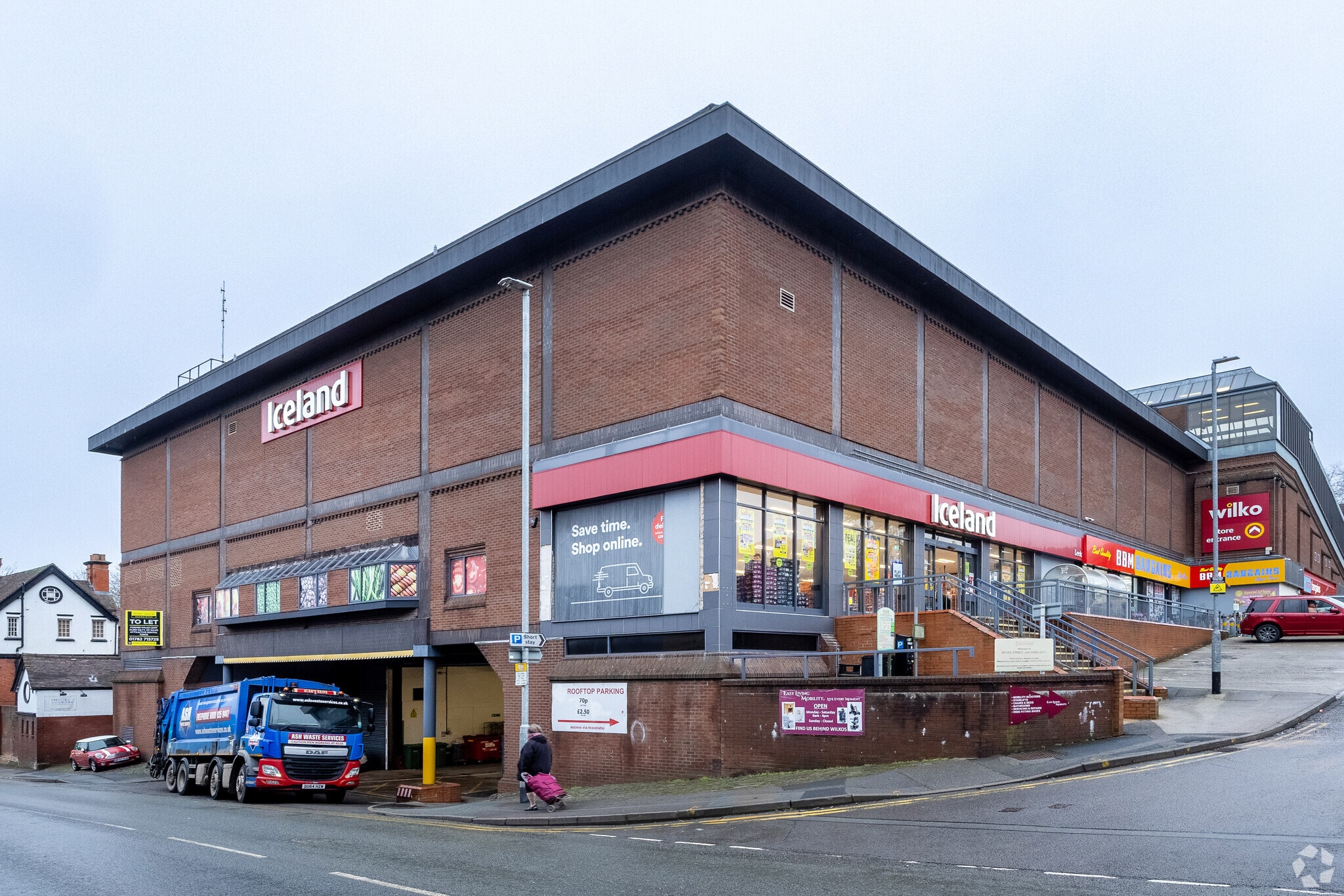 Brook St, Leek to rent Primary Photo- Image 1 of 3