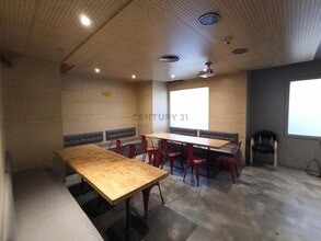 Retail in Barcelona, Barcelona to rent Interior Photo- Image 2 of 5