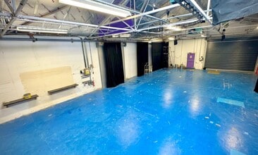 8 Skyline Park, Bristol to rent Interior Photo- Image 2 of 10