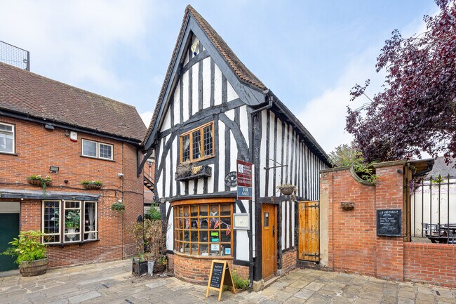 More details for 4 Queens Head Ct, Newark - Retail for Sale