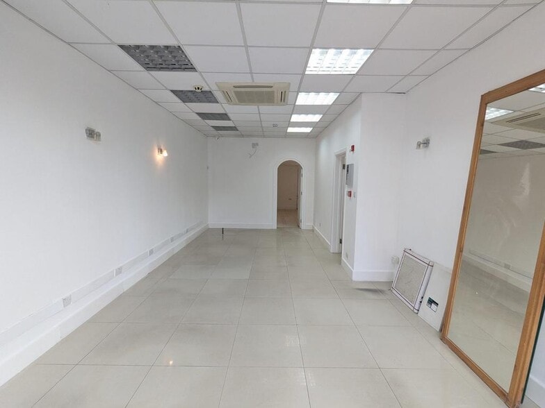 809 Harrow Rd, London to rent - Building Photo - Image 3 of 16