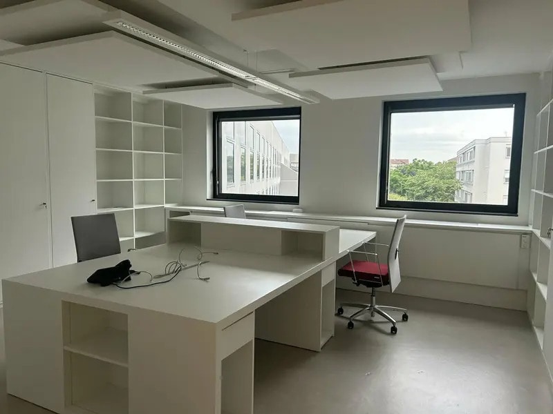 Office in Lyon for sale Interior Photo- Image 1 of 13