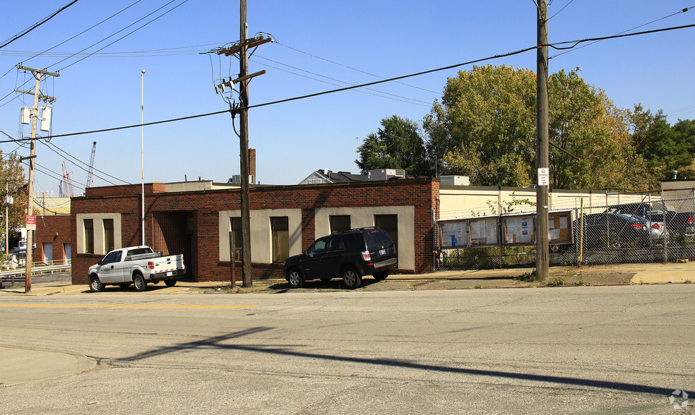 2301 Scranton Rd, Cleveland, OH for rent - Building Photo - Image 3 of 4