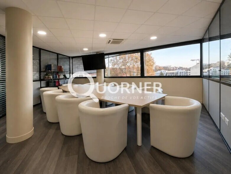 Office in Lyon to rent - Building Photo - Image 1 of 15