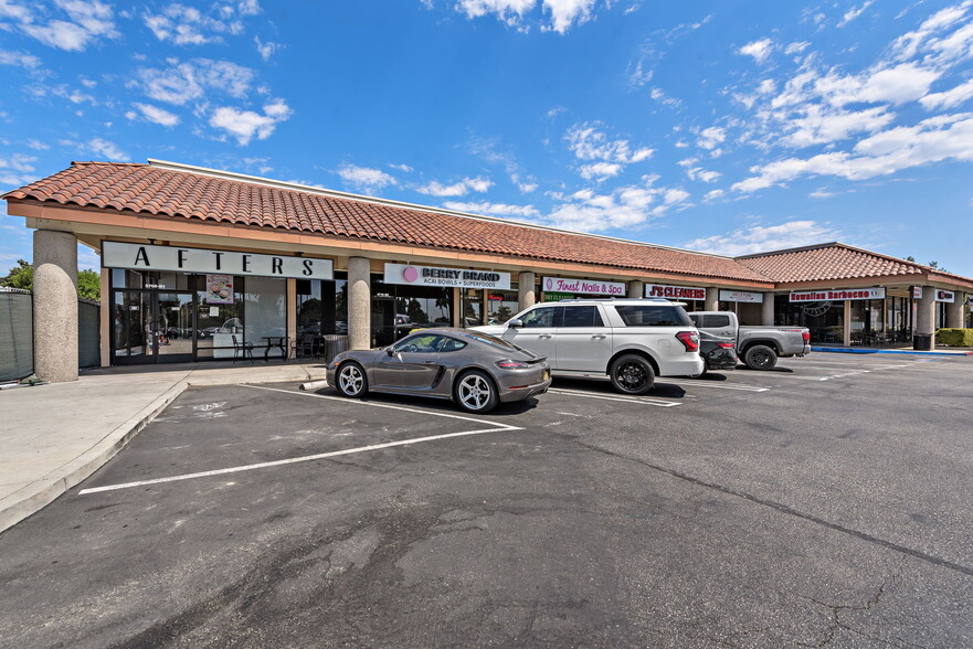 5718 E 7th St, Long Beach, CA for rent - Building Photo - Image 3 of 16