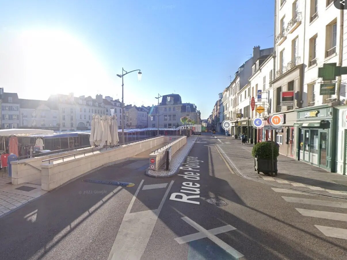 Retail in Saint-Germain-en-Laye to rent Primary Photo- Image 1 of 4