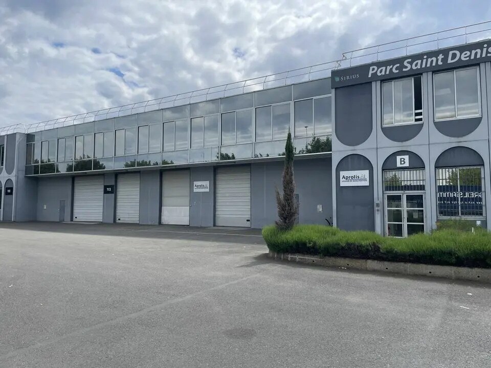Light Industrial in Saint-Denis to rent Building Photo- Image 1 of 3